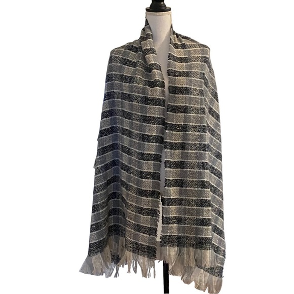 LULLA COLLECTION BY BINDYA Plaid Scarf Gray and Black Plaid Cozy Warm NEW - Picture 4 of 8